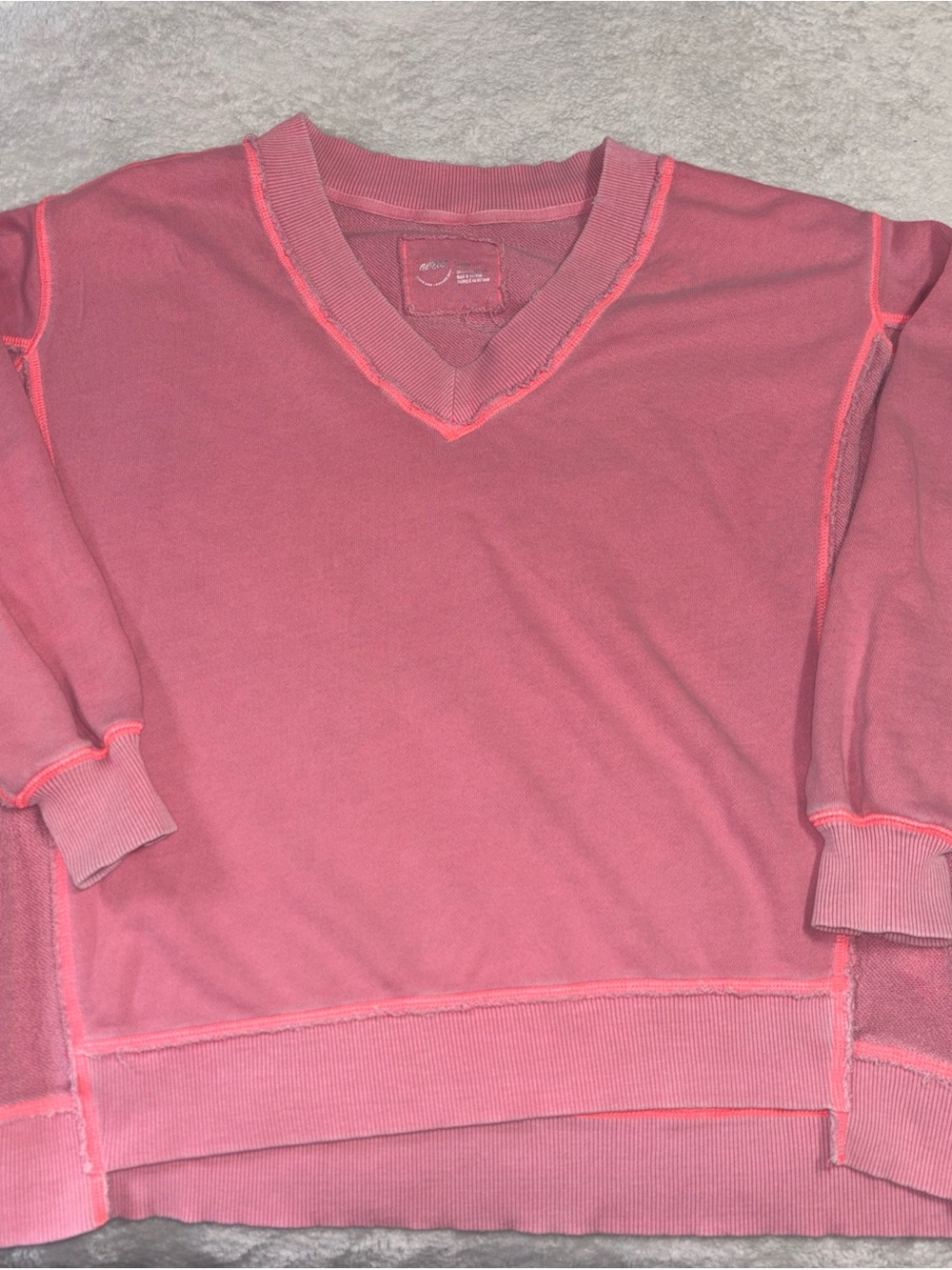 Aerie Coral Pink V-Neck Crewneck with Bright Pink Contrast Trim Women’s Size XS